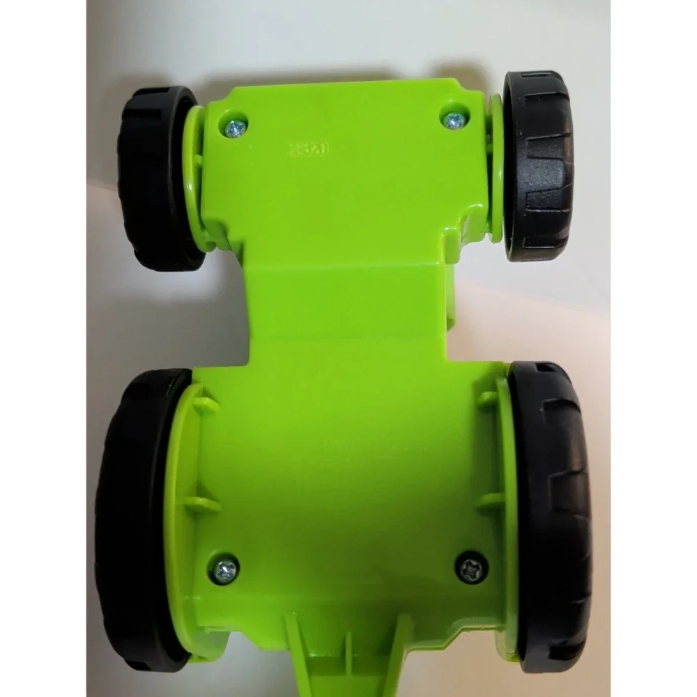 Fisher-Price Little People‎ Helpful Harvester Green Tractor With Farmer figure